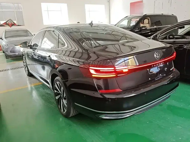 Volkswagen Passat — Фото автомобиля 4
