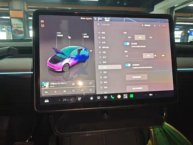 Tesla Model Y — Фото автомобиля 12