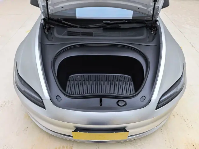 Tesla Model 3 2025 Model Rear-Wheel Drive Edition — Фото автомобиля 4