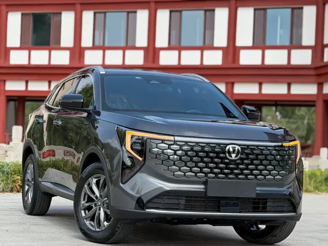 Changan CS55 Plus — Фото автомобиля 3