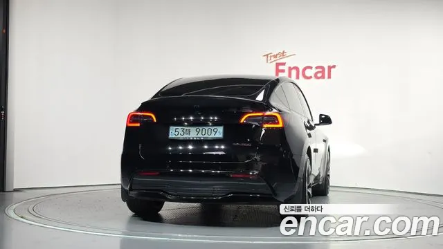 Tesla Model Y — Фото автомобиля 4