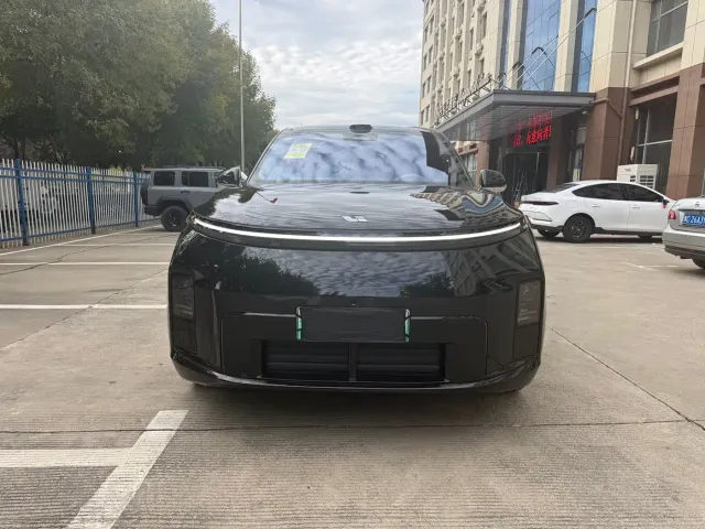 Li Auto L8 — Фото автомобиля 2