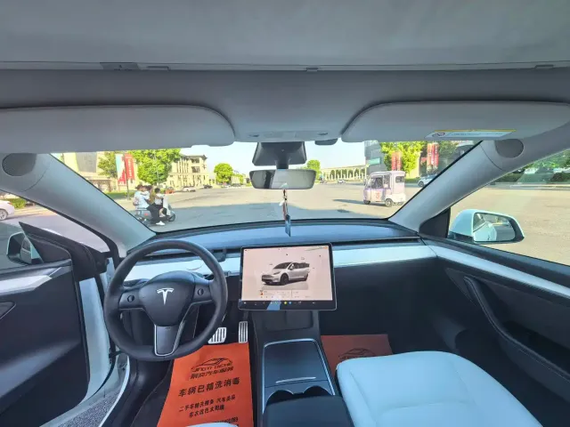 Tesla Model Y — Фото автомобиля 5