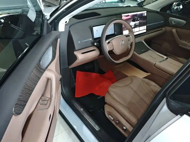 Leapmotor C11 — Фото автомобиля 15
