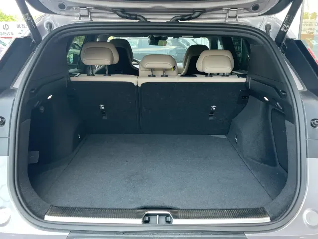Volvo XC70 Plug-in Hybrid — Фото автомобиля 16
