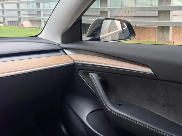 Tesla Model 3 — Фото автомобиля 20
