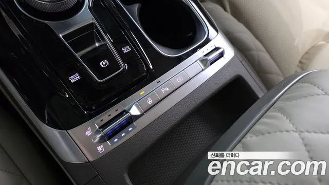 Kia Carnival Generation 4 — Фото автомобиля 23