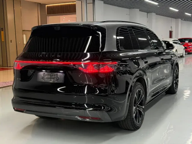 Aito M8 — Фото автомобиля 5