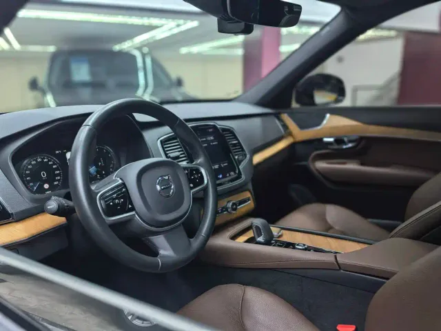 Volvo XC90 — Фото автомобиля 30