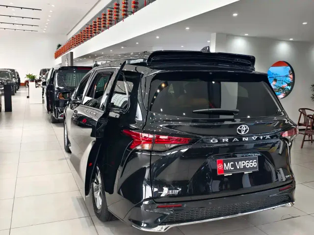 Toyota Granvia — Фото автомобиля 13