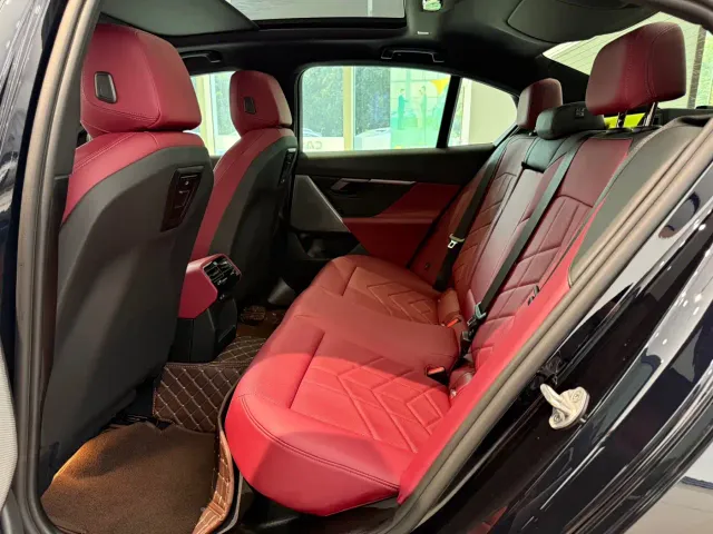 BMW 5 Series — Фото автомобиля 6