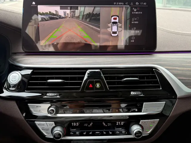 BMW 5 Series — Фото автомобиля 10