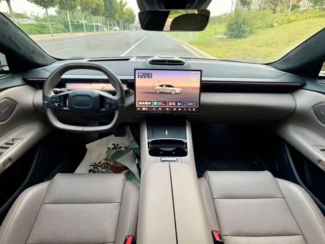 Lynk & Co Z10 — Фото автомобиля 6