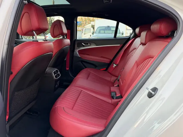 Genesis G70 — Фото автомобиля 15