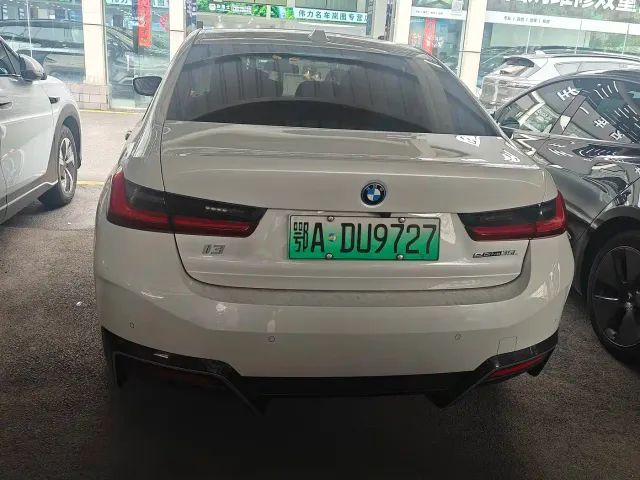 BMW i3 — Фото автомобиля 11