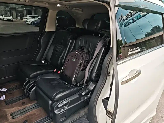 Honda Odyssey — Фото автомобиля 16