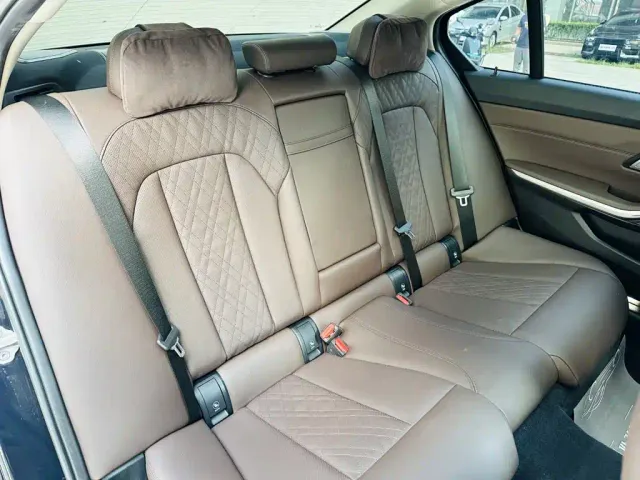BMW 3 Series — Фото автомобиля 8