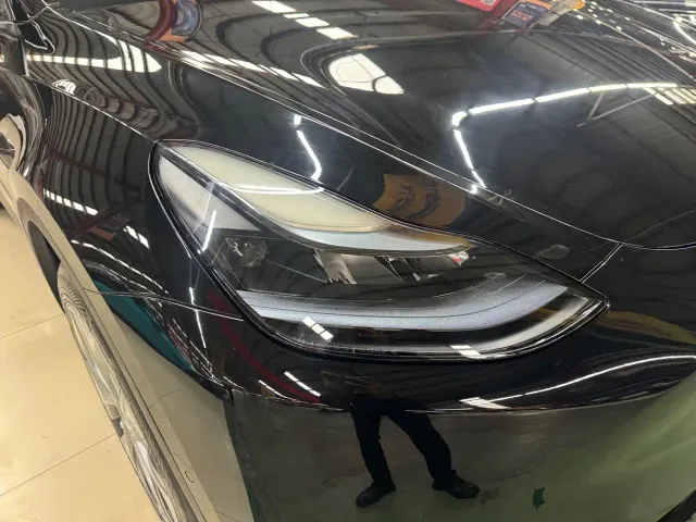 Tesla Model Y — Фото автомобиля 10