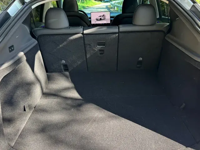 Tesla Model Y — Фото автомобиля 12