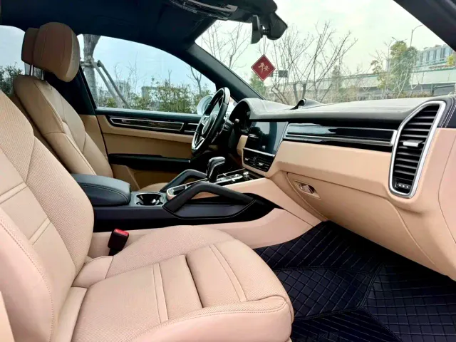Porsche Cayenne — Фото автомобиля 11