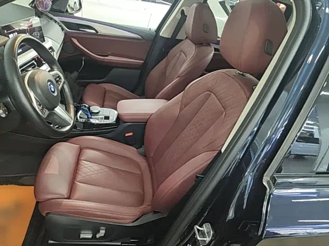 BMW iX3 — Фото автомобиля 14