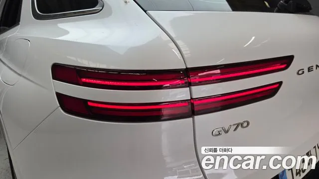 Genesis GV70 — Фото автомобиля 8