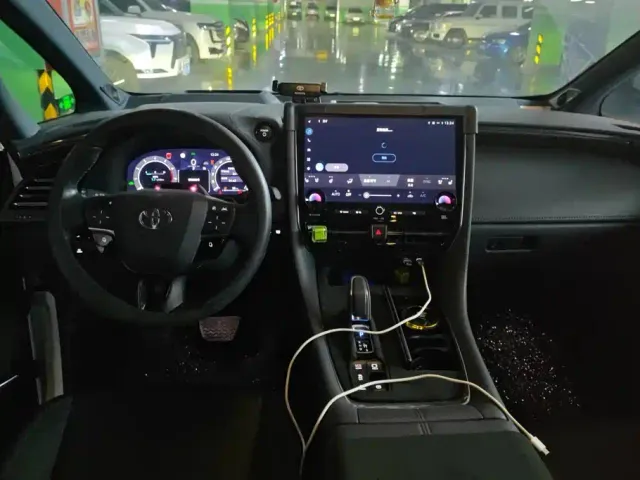 Toyota Alphard — Фото автомобиля 12