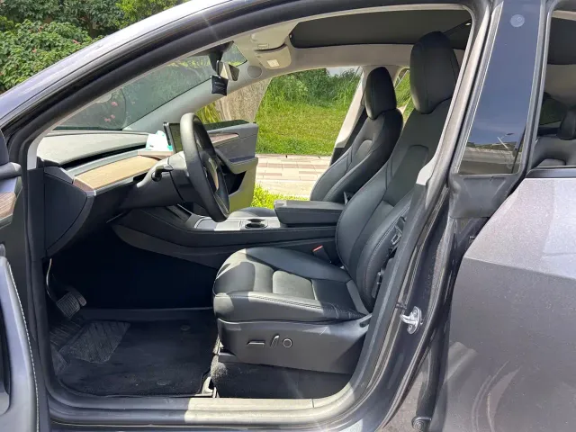 Tesla Model Y — Фото автомобиля 11