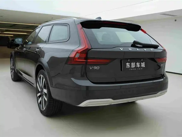 Volvo Volvo V90 2024 Cross Country B5 AWD Premium Edition — Фото автомобиля 5