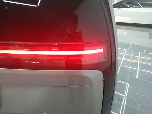 Li Auto MEGA — Фото автомобиля 7