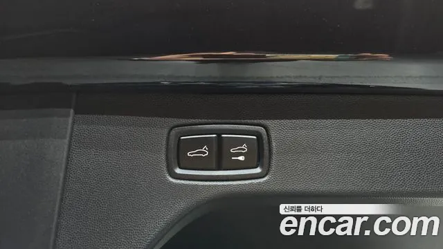 Porsche Macan Electric — Фото автомобиля 25