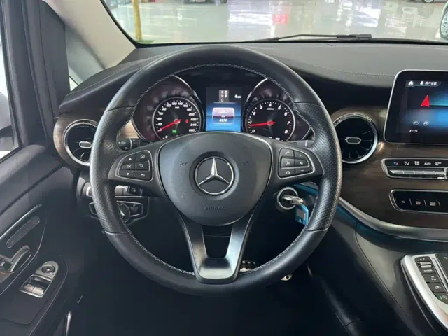 Mercedes-Benz V-Class — Фото автомобиля 13