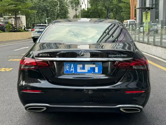 Mercedes-Benz E-Class — Фото автомобиля 6