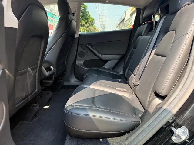 Tesla Model Y — Фото автомобиля 8