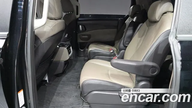 Kia Carnival Generation 4 — Фото автомобиля 12
