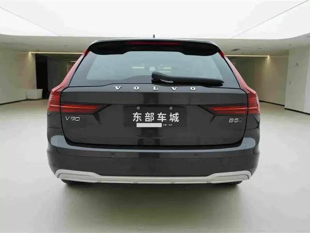 Volvo Volvo V90 2024 Cross Country B5 AWD Premium Edition — Фото автомобиля 4