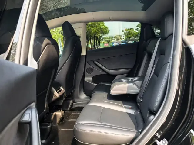 Tesla Model Y 2021 Standard Range Rear-Wheel Drive — Фото автомобиля 9