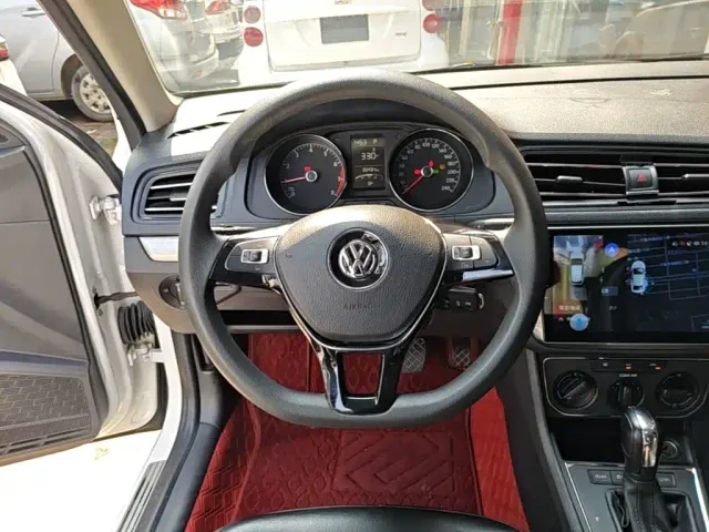 Volkswagen Lavida — Фото автомобиля 10