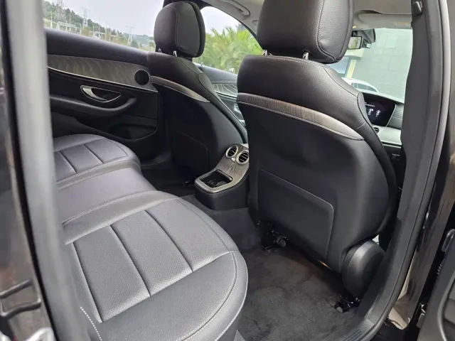 Mercedes-Benz E-Class — Фото автомобиля 23