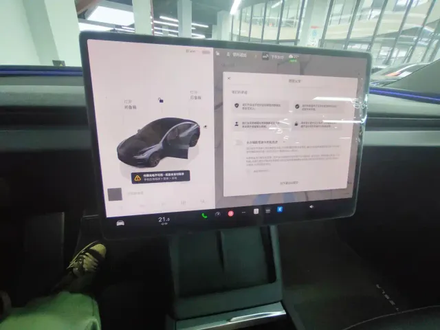 Tesla Model 3 — Фото автомобиля 6