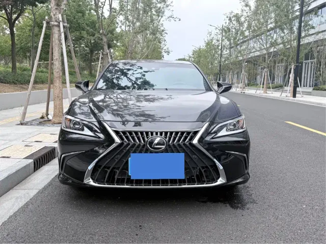 Lexus ES — Фото автомобиля 2