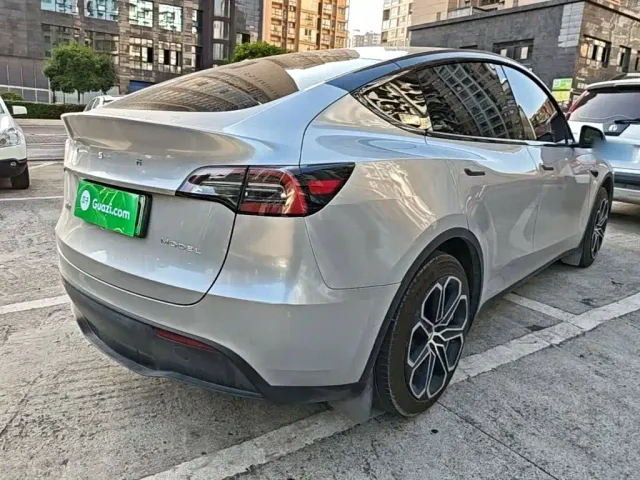 Tesla Model Y — Фото автомобиля 6