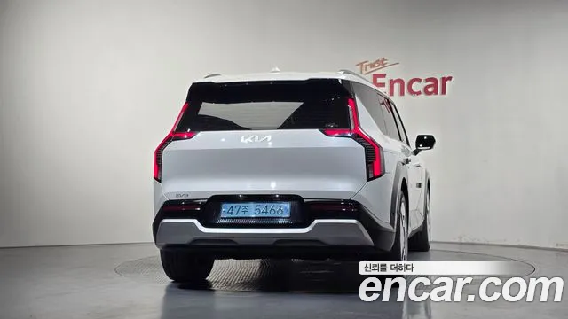 Kia EV9 — Фото автомобиля 4
