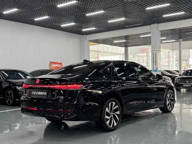 Volkswagen Passat — Фото автомобиля 9