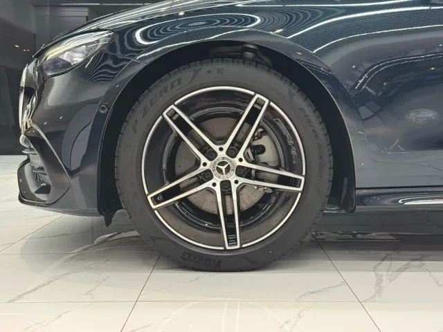 Mercedes-Benz E-Class — Фото автомобиля 16