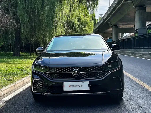 Volkswagen Passat — Фото автомобиля 2