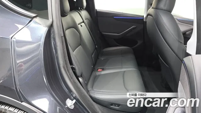 Tesla Model Y — Фото автомобиля 12