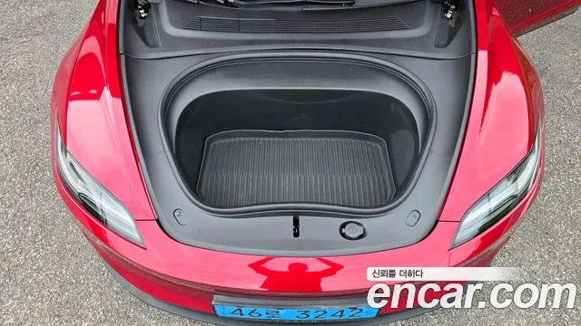 Tesla Model 3 — Фото автомобиля 6