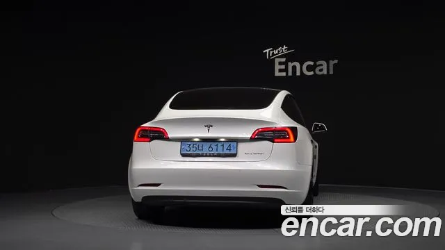 Tesla Model 3 — Фото автомобиля 4