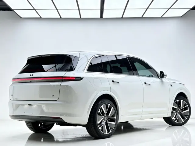 Li Auto L7 — Фото автомобиля 4